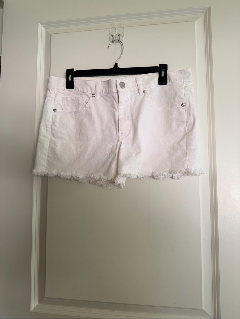 LOFT White Frayed Hem Denim Cutoff Shorts size 8 - Picture 6 of 8